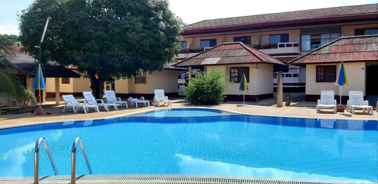Best Resort Maret Luaran gambar